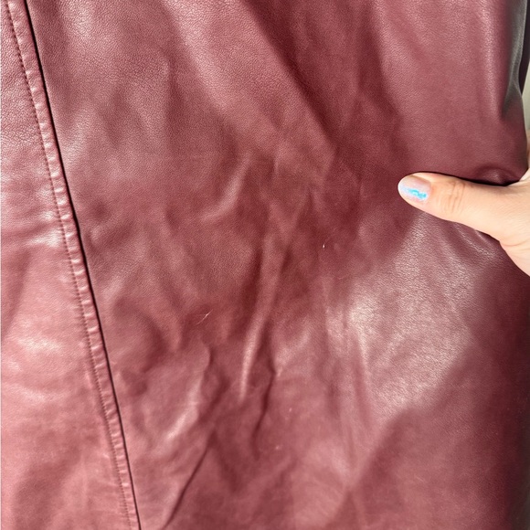 Princess Polly Napoleon Faux Leather Jacket in Burgundy 4 - Picture 7 of 10